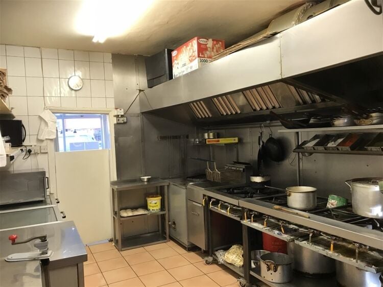 POPULAR INDIAN TAKEAWAY & DELIVERIES ON GLOSSOP HIGH STREET Photo 5