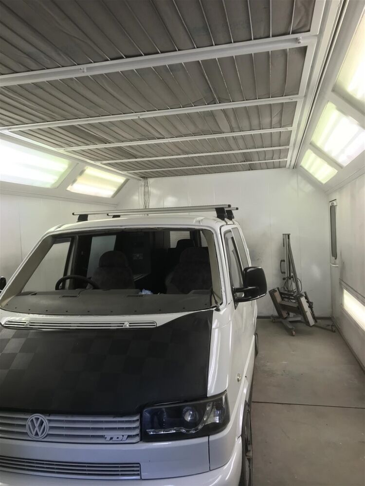 HIGHLY REGARDED AUTO BODY & PAINT RESTORATION & CUSTOMIZING CENTRE NEAR BOLTON
