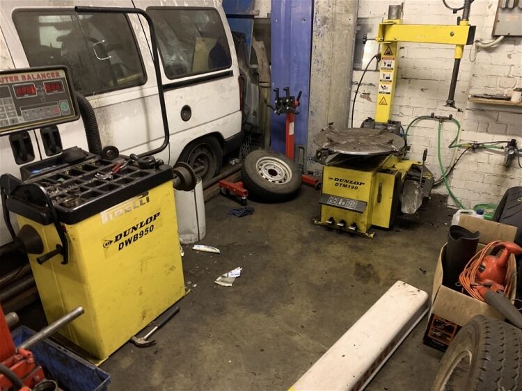 FREEHOLD MOT TESTING & REPAIRS CENTRE IN SOUTH WALES M4 CORRIDOR Photo 5