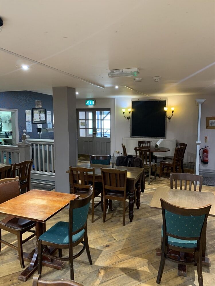 IMPRESSIVE PUBLIC HOUSE/RESTAURANT & HOTEL IN CHATTERIS TOWN CENTRE