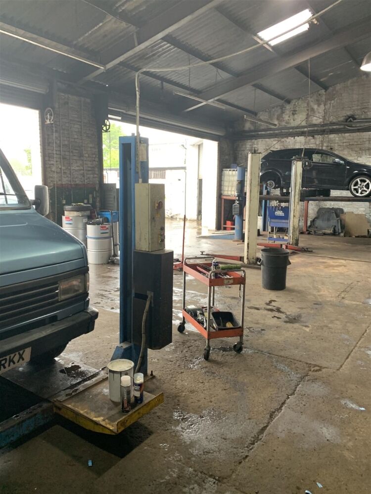 MOT TESTING & TYRE CENTRE IN BUCKHAVEN/FIFE