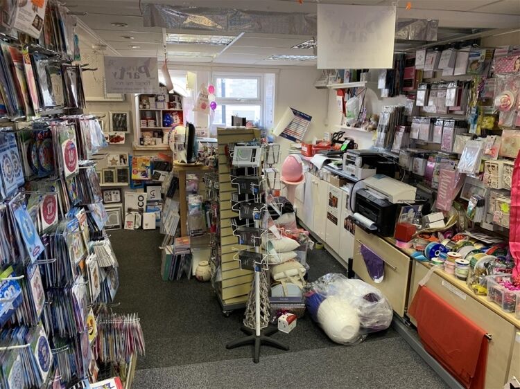 TOWN CENTRE RETAIL GIFTS/CARDS & BALLOONS WITH IN-HOUSE PHOTO PRINTING STUDIO NEAR LEEDS
