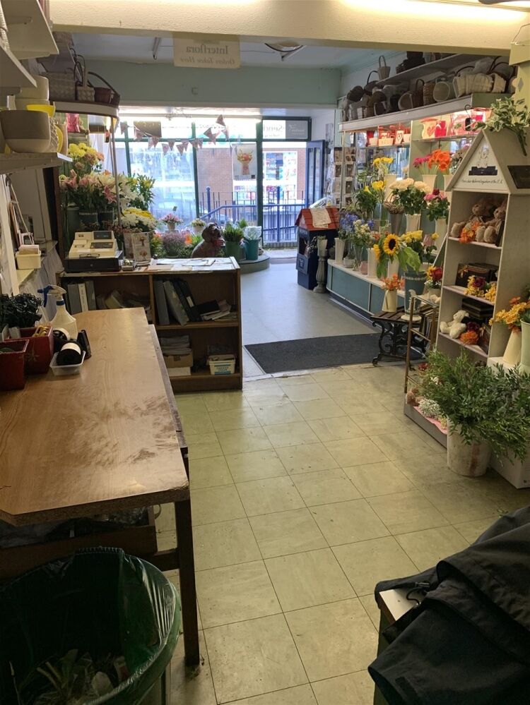 OLD ESTABLISHED INTERFLORA FLORIST IN CAERPHILLY TOWN CENTRE