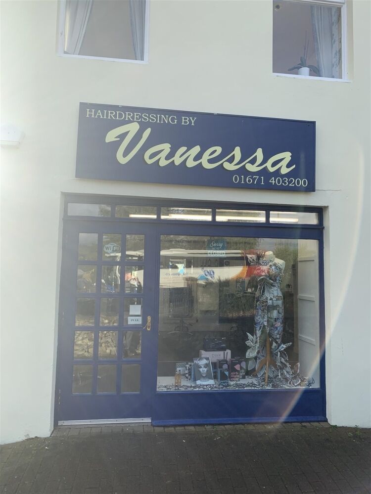 STYLISH UNISEX HAIR SALON IN NEWTON STEWART