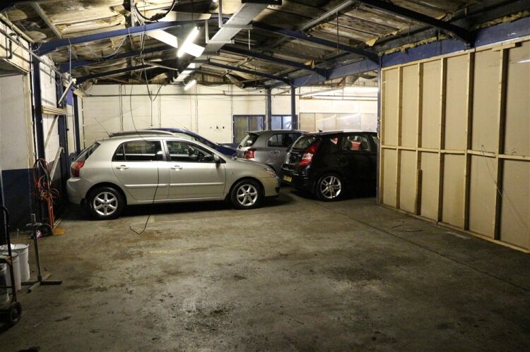 FREEHOLD MOT TESTING & REPAIRS CENTRE IN THE SOUTH WALES M4 CORRIDOR Photo 5