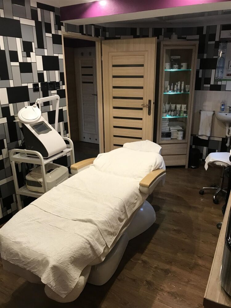 LASER BEAUTY & AESTHETICS STUDIO IN SOUTHAMPTON SUBURB Photo 5