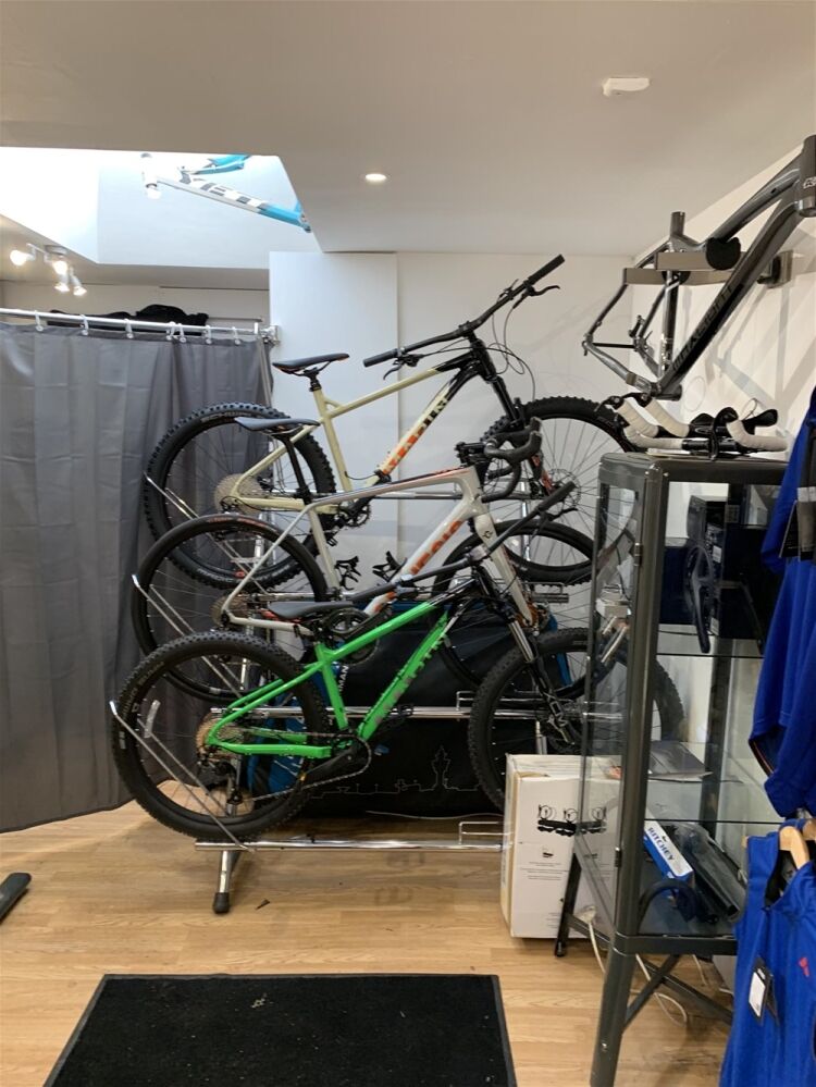 VILLAGE CYCLE SALES/HIRE & REPAIRS CENTRE NEAR AYLESBURY Photo 5