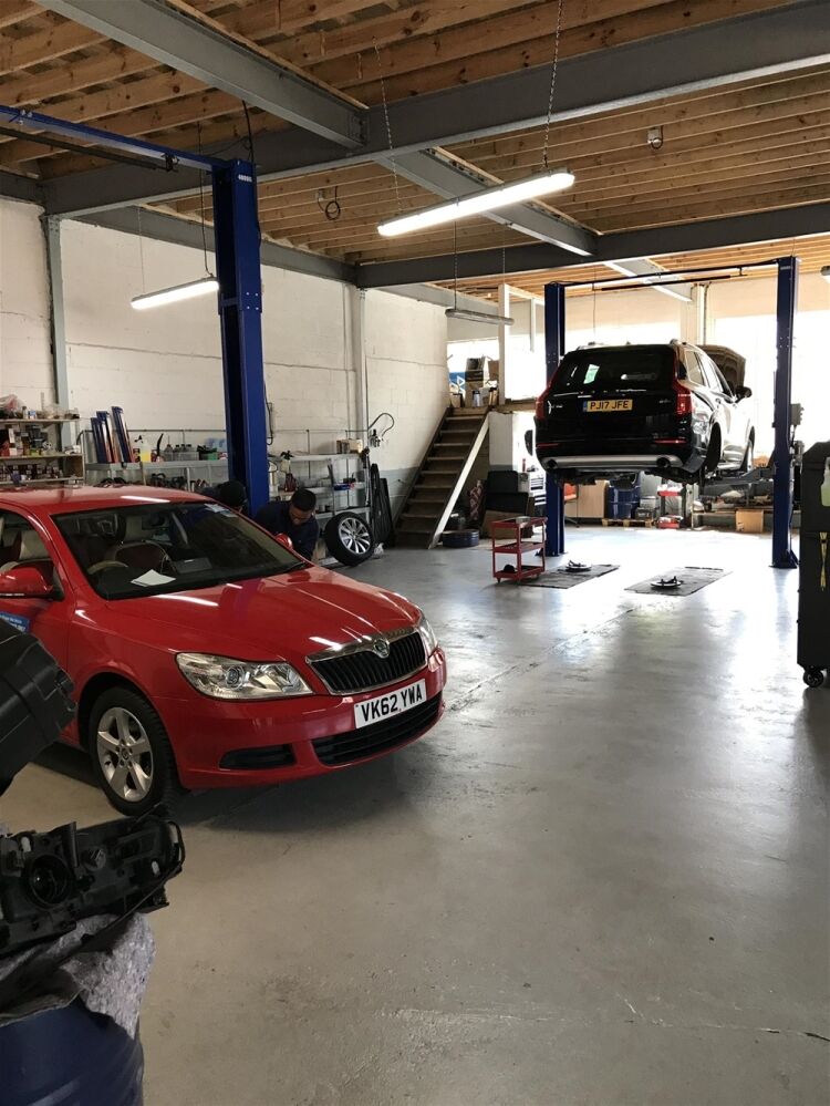 MOT TESTING & REPAIRS CENTRE IN SHEFFIELD SUBURB
