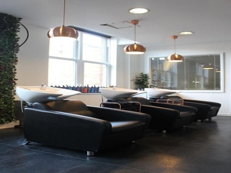 Well-Run Beauty Salon – Strong Reputation & Regular Client Base Photo 5