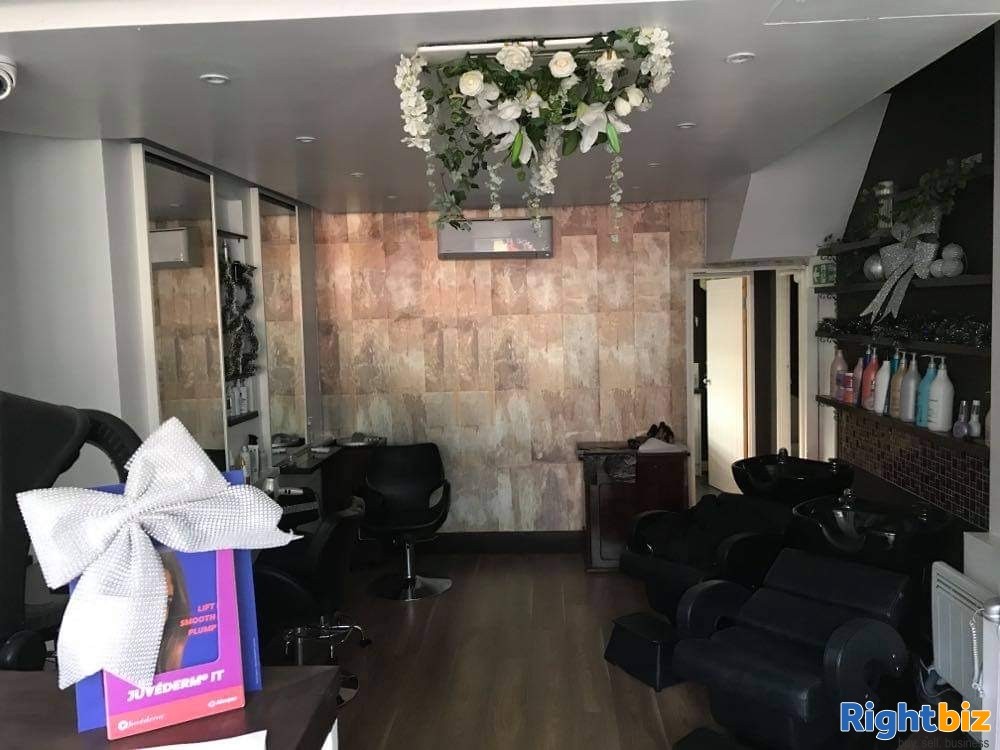 Hair beauty salon/spa with garden