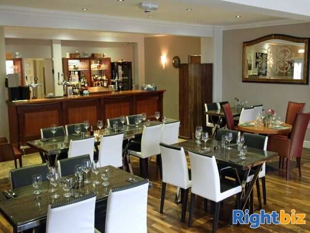 SWANSEA VALLEY - ATTRACTIVE COTTAGE STYLE PUB & RESTAURANT LET AS INVESTMENT PRODUCING YIELD OF 8.6% Photo 5