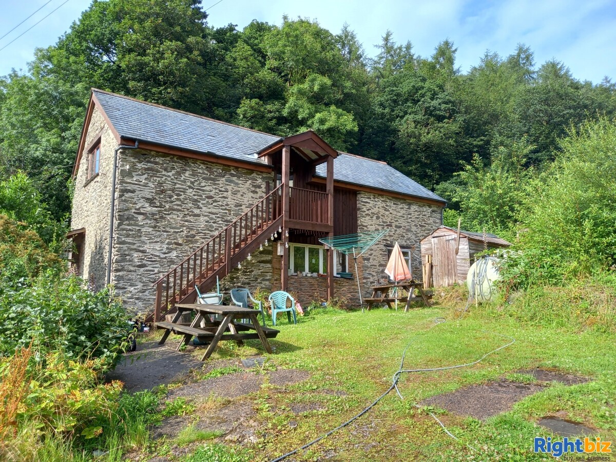 SOMERSET - EXMOOR NATIONAL PARK FREEHOUSE WITH HOLIDAY COTTAGE & BARN