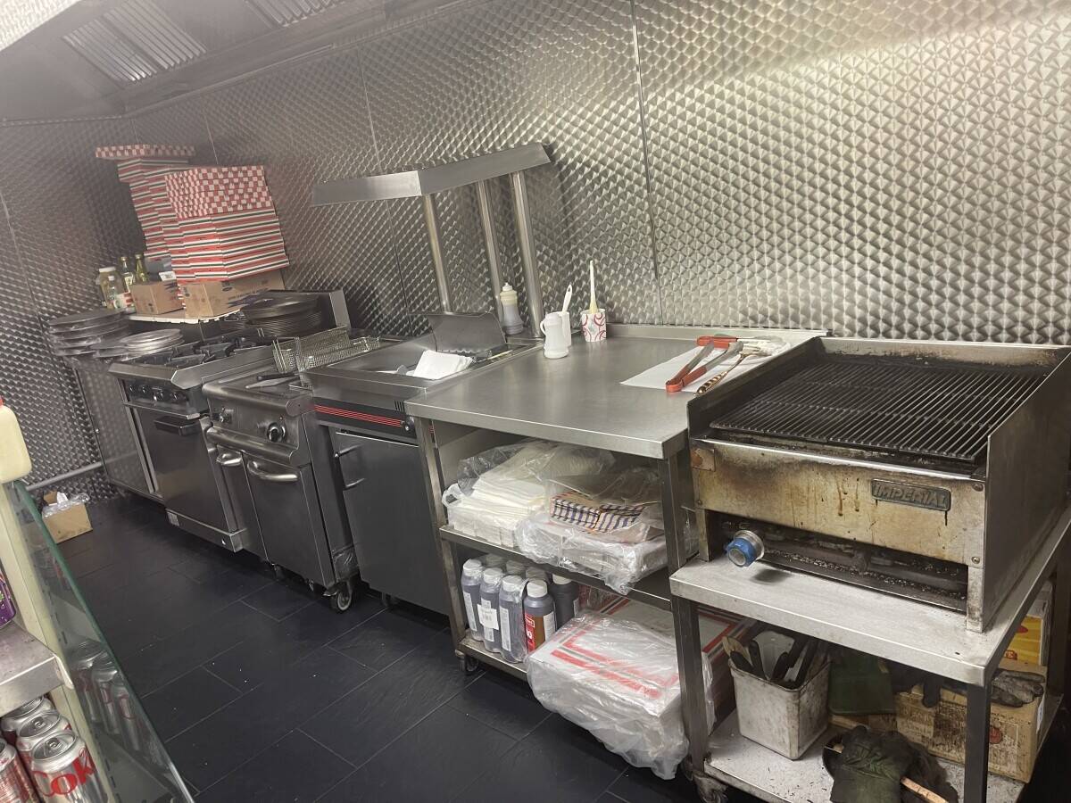 Pizza shop Takeaway with sitting area  for sale leasehold Photo 5