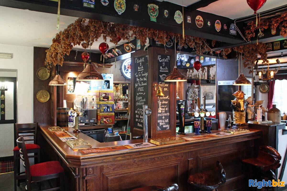 GWENT - WELL KNOWN FOOD LED COUNTRY PUB WITH PANORAMIC VIEWS OF SURROUNDING COUNTRYSIDE Photo 5