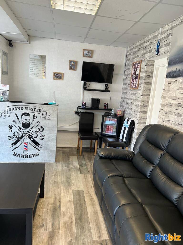 Leasehold Barber shop for sale with 2 bed flat Photo 5