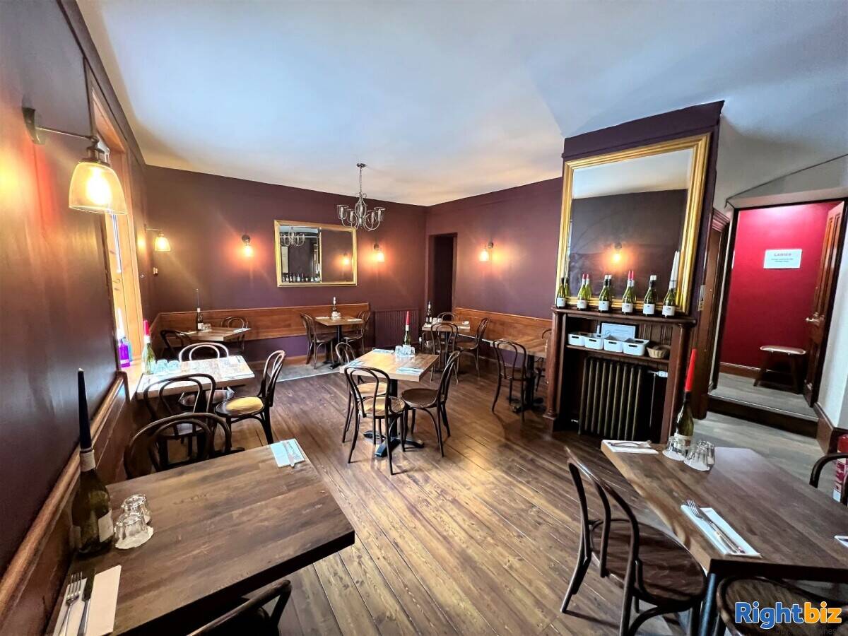 Superb Village Pub and spacious owners flat in the ever popular East Neuk of Fife. (ref 1455) Photo 5