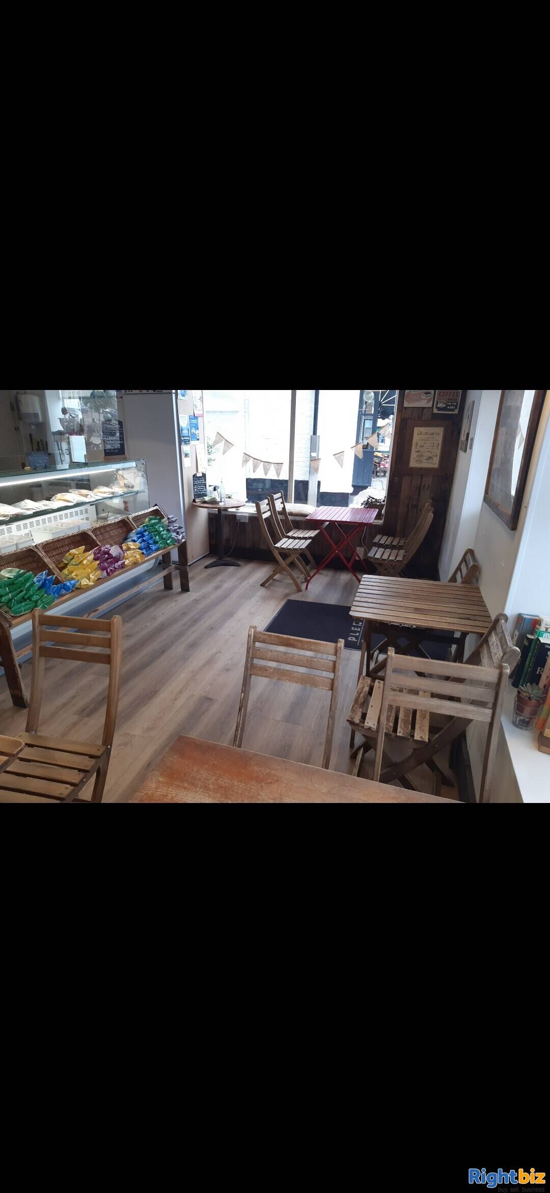 Takeaway, outside tables, North Yorkshire market town Photo 5