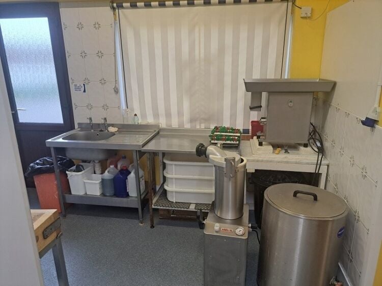Extremely well established butchers for sale Photo 5