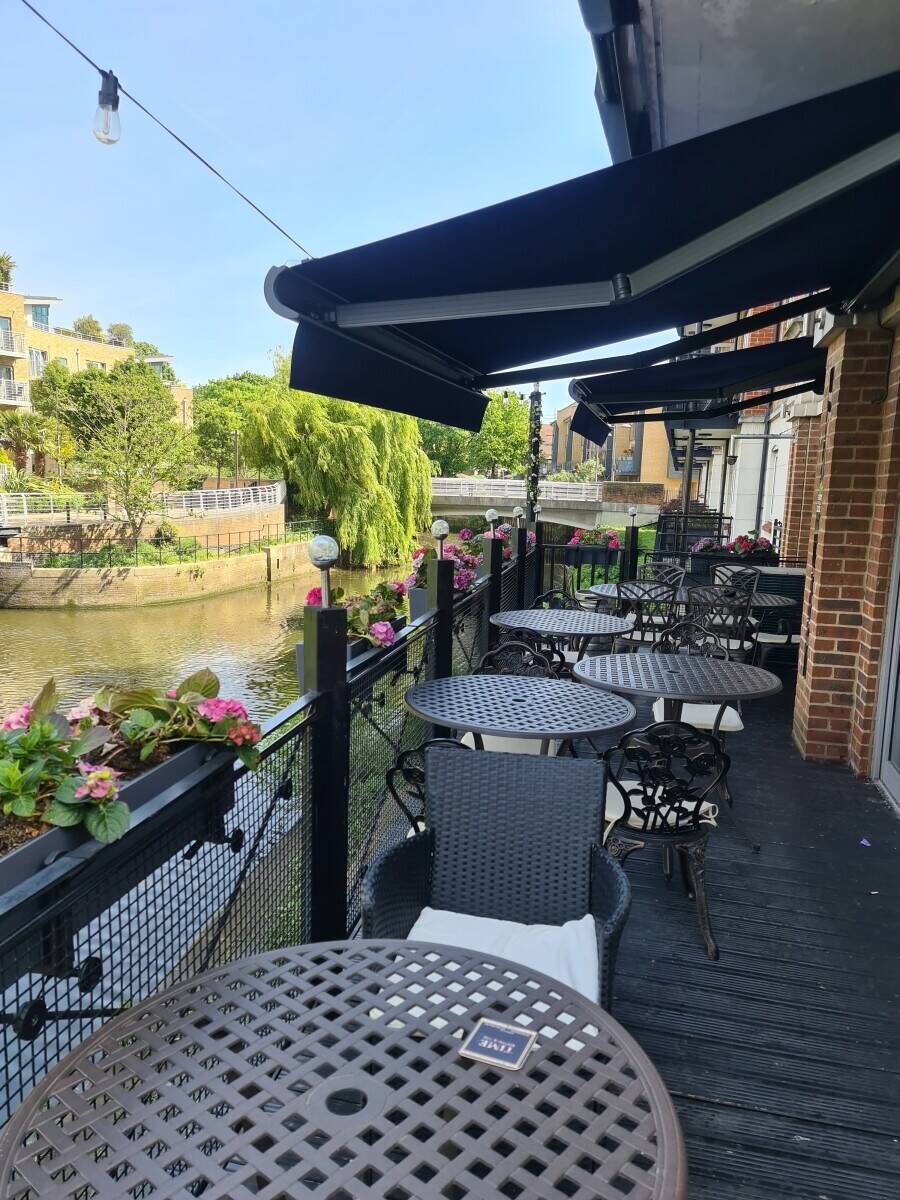 Leasehold Bistro & Bar for Sale , Open for Partnership