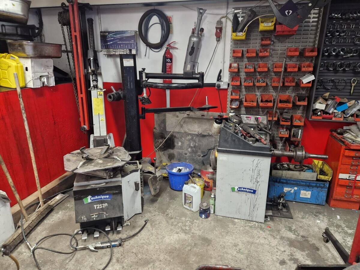 MOT test station/garage for sale in Mitcham London Photo 5