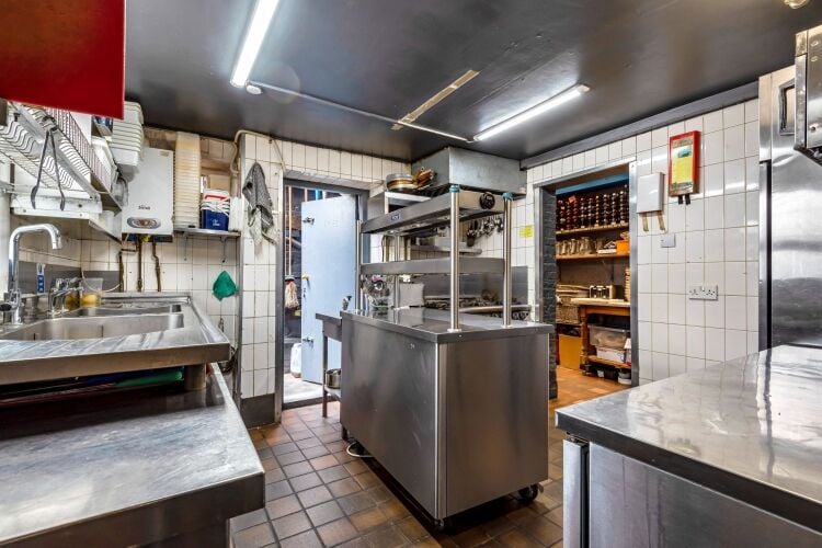 Blades Restaurant Photo 5