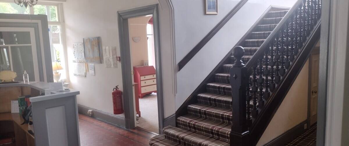 Hotel For Sale-Pub-Restaurant-14 bedrooms-garden-parking-Queen Elizabeth national park Photo 5