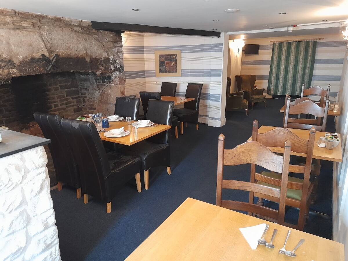 MONMOUTH TOWN CENTRE - HISTORIC PUBLIC HOUSE WITH SIX LETTING ROOMS Photo 5