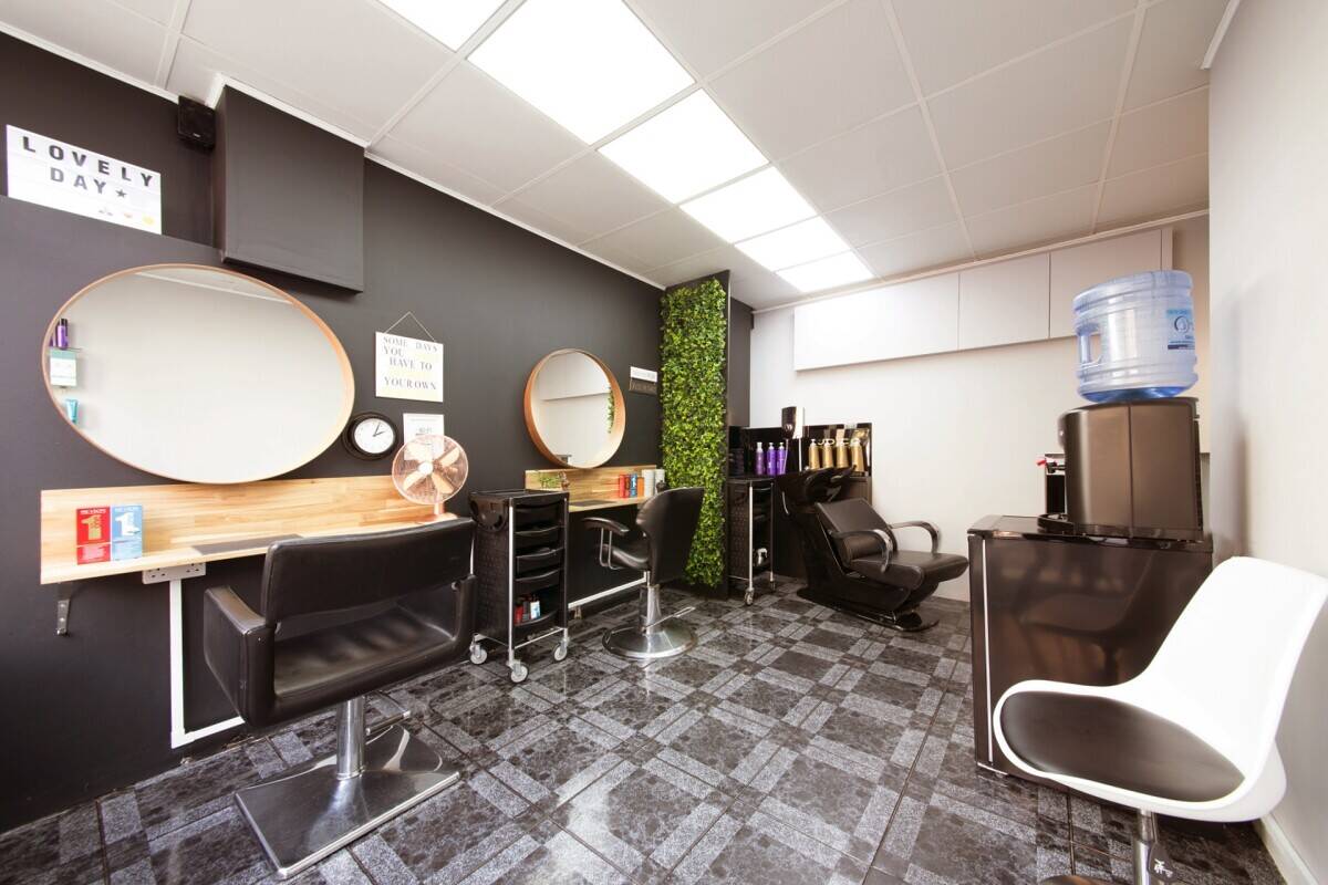 Great location Hairdressing salon for sale in kings cross Photo 5