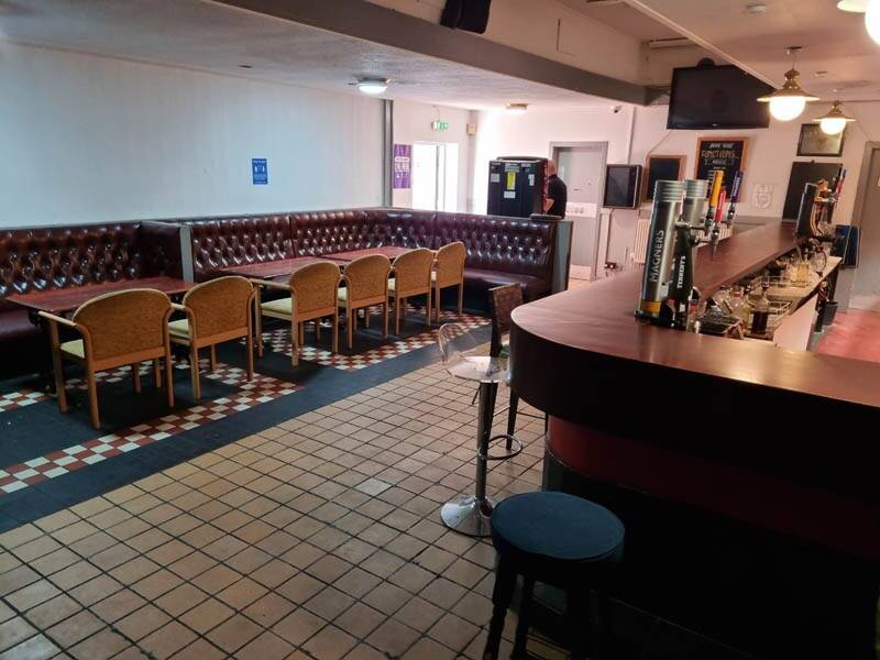 Established community public house, close to all amenities within housing estate in Motherwell Photo 5