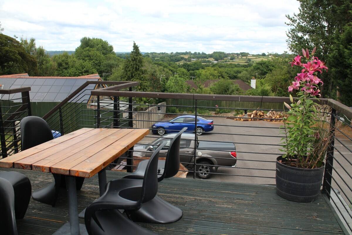 VALE OF GLAMORGAN - VILLAGE FREEHOUSE & DINING VENUE