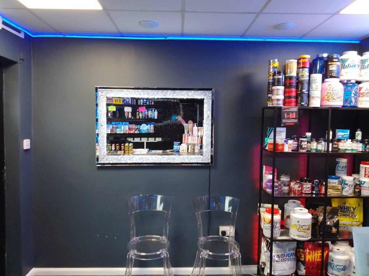 Newly refurbished Tanning Salon and Supplement. Photo 5