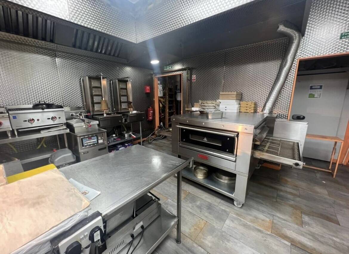 Lease and business for sale! Photo 4