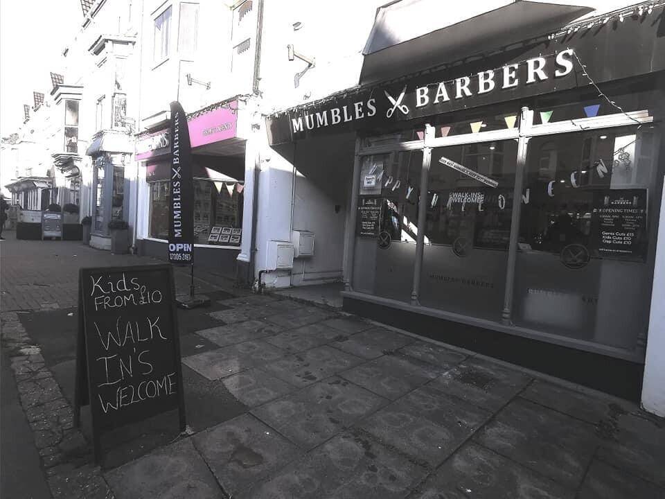 Well-situated Barber Shop for sale with another separate entrance for potential letting Photo 5