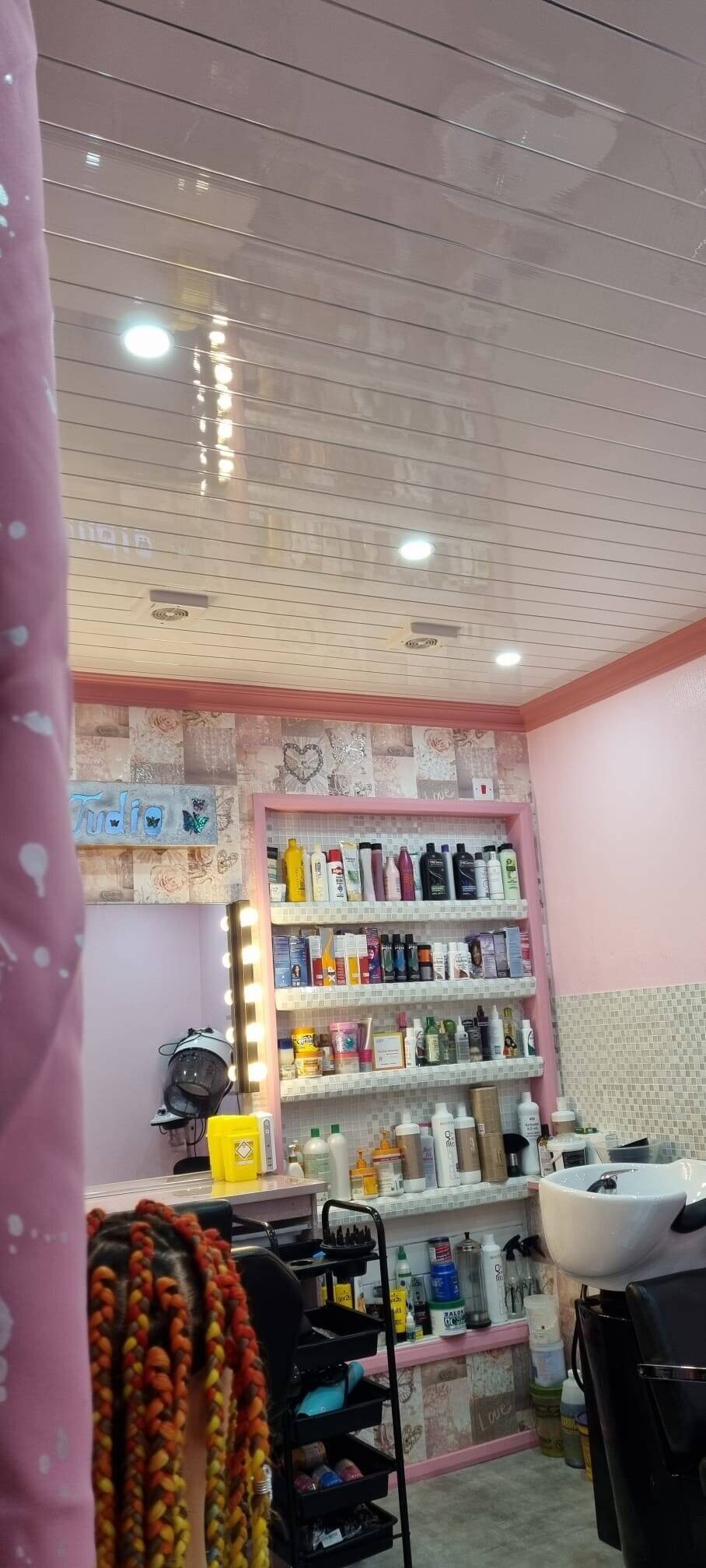 Leasehold West Yorkshire Hair & Beauty Salon for sale In Leeds Photo 5