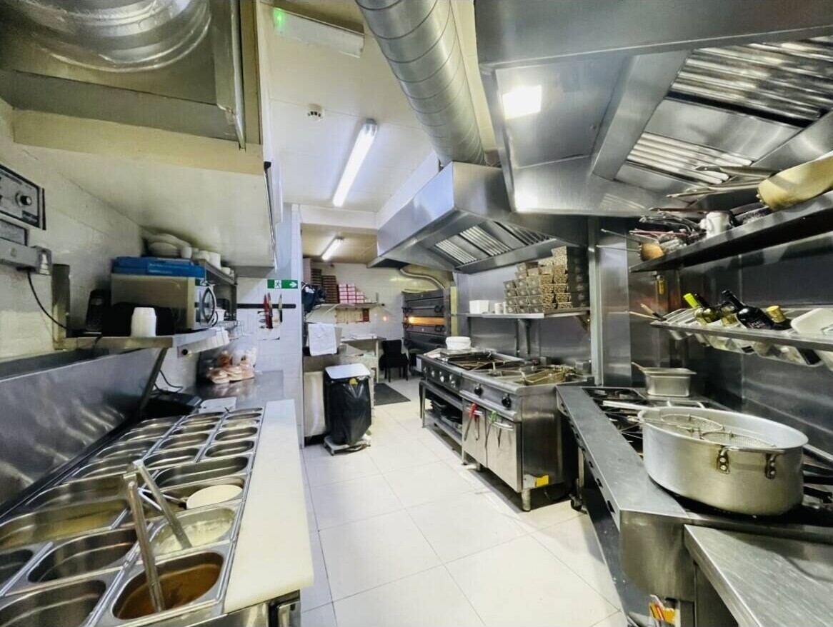 High potential, well earning restaurant. Zero business rate. brand new interior. Photo 5