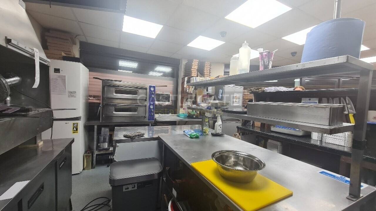 Leasehold diner/ takeaway for sale in Huddersfield Photo 5