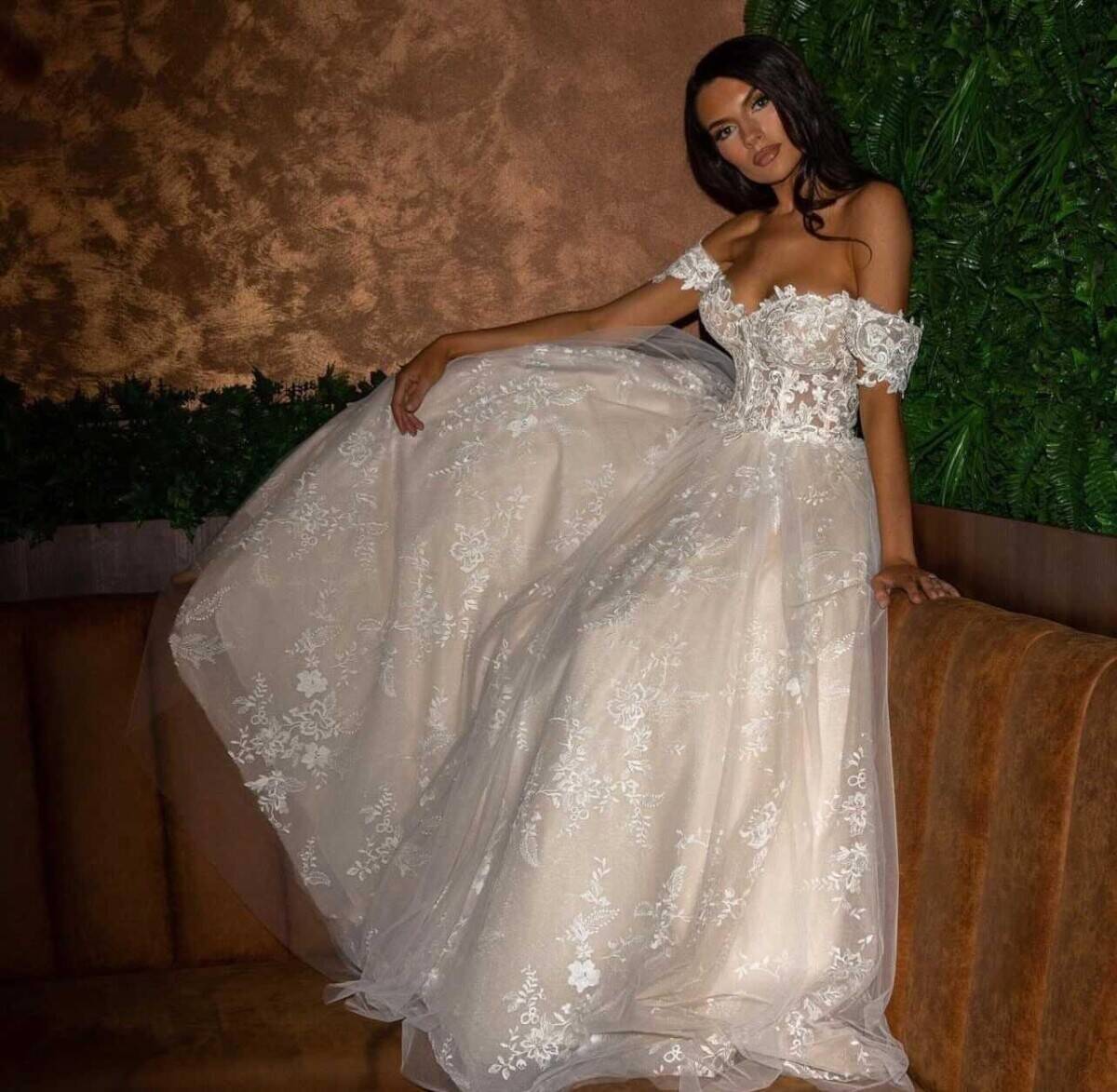 E commerce Wedding Dress Shop with stock to the retail value of 22k Photo 5