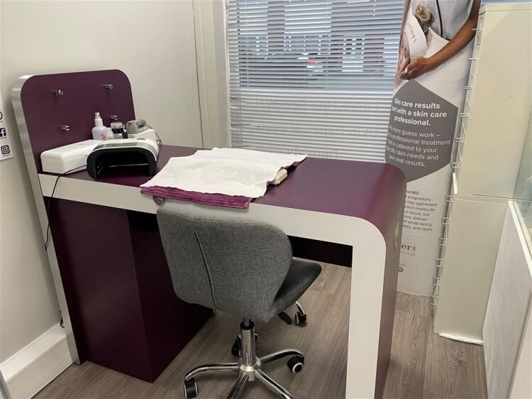 PROFITABLE, LONG-ESTABLISHED SKIN & LASER CLINIC WITH RECURRING CLIENTBASE Photo 5