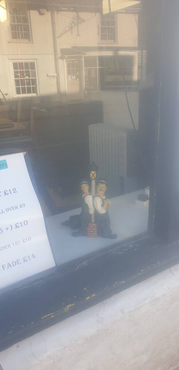 Profitable Barbershop for sale with regular customer an cheap rent Photo 5
