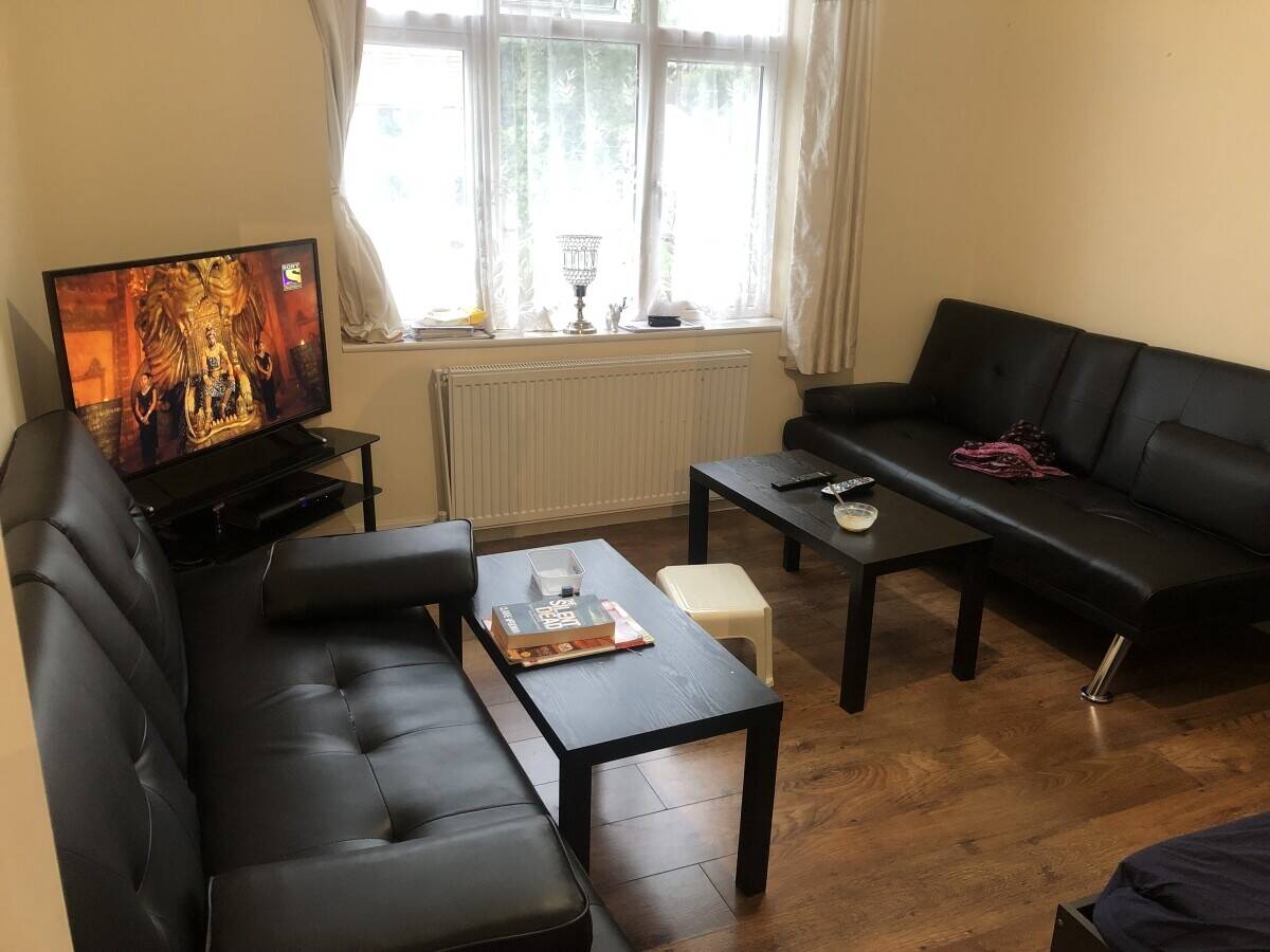 Indian Takeaway restaurant for sale in Hillingdon with accommodation