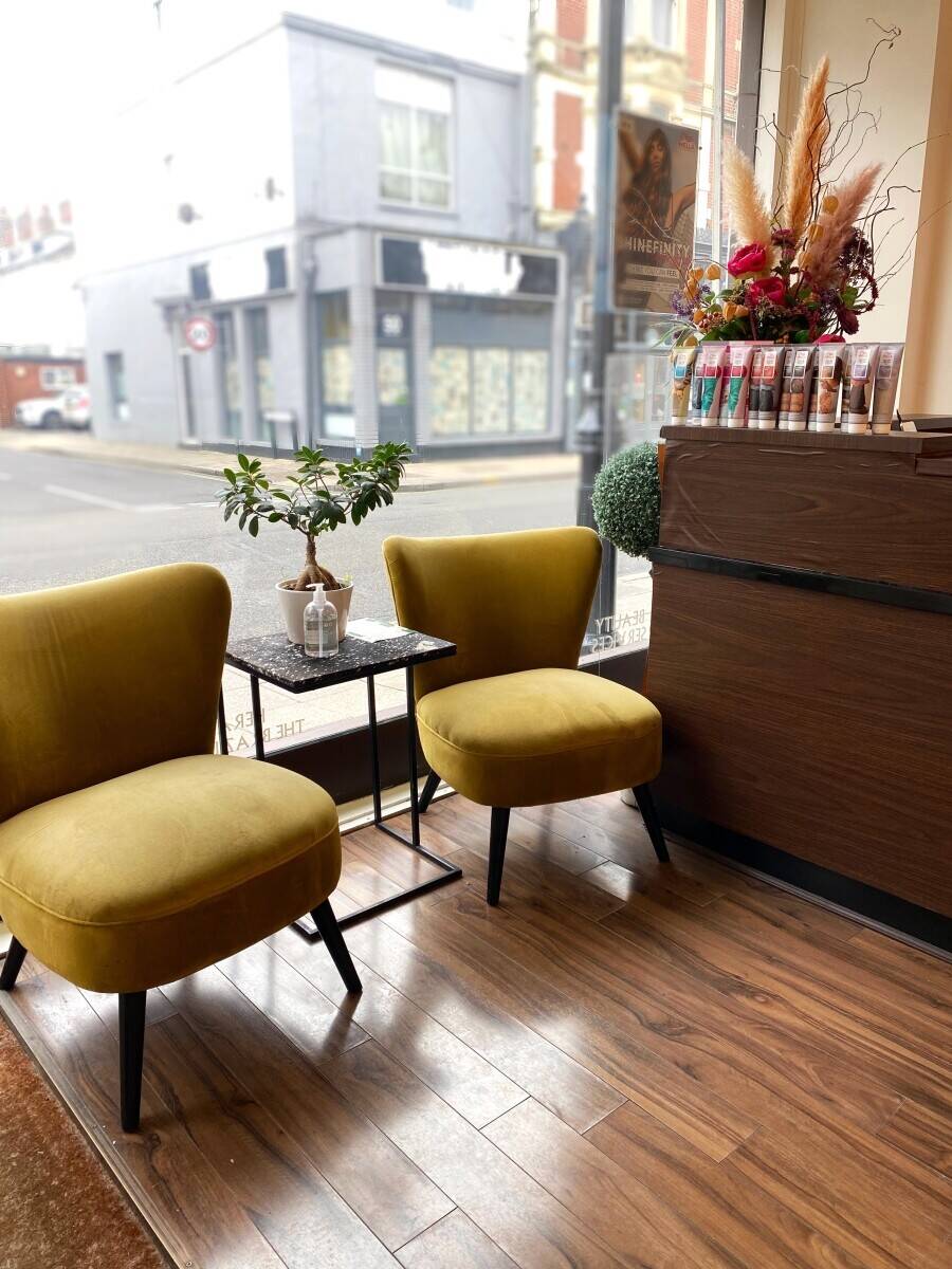 Well-established hair salon for sale in Portsmouth Photo 5
