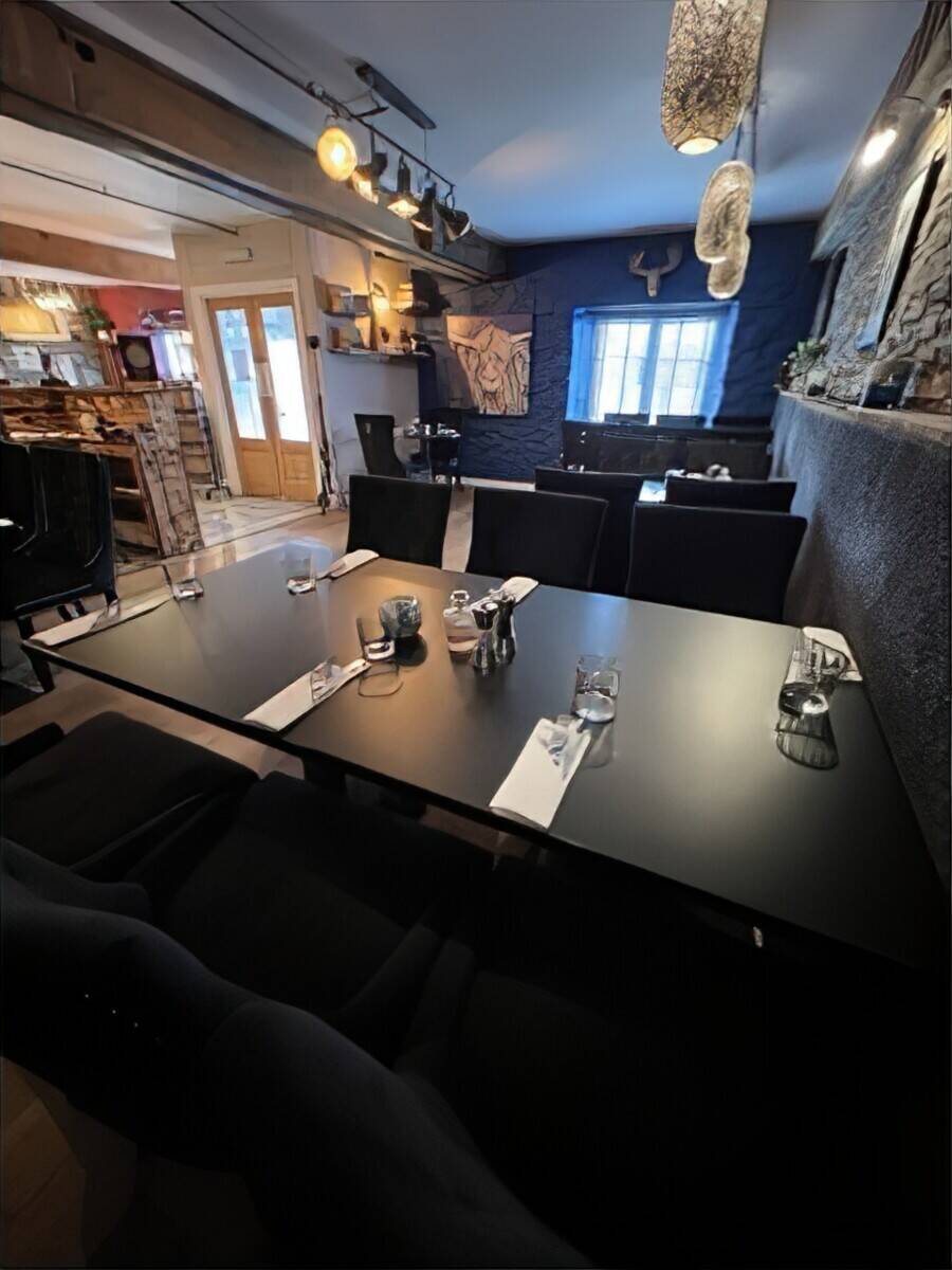 Beautiful bespoke restaurant, located on Milford Haven Marina