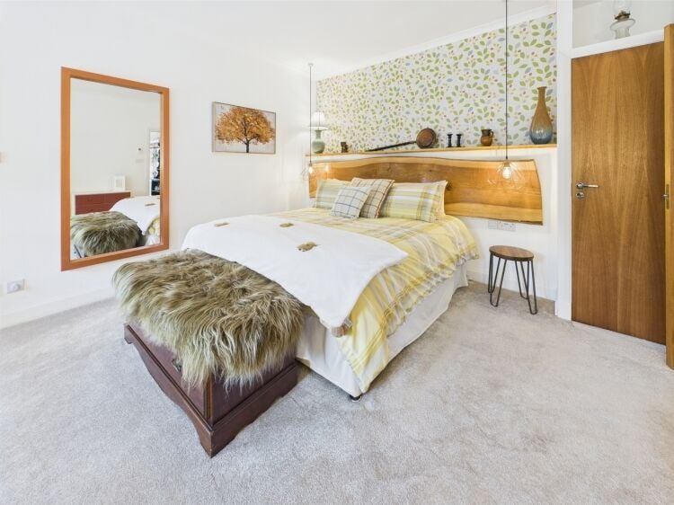 6 Self-Catering Properties with Potential for Further Development Photo 5