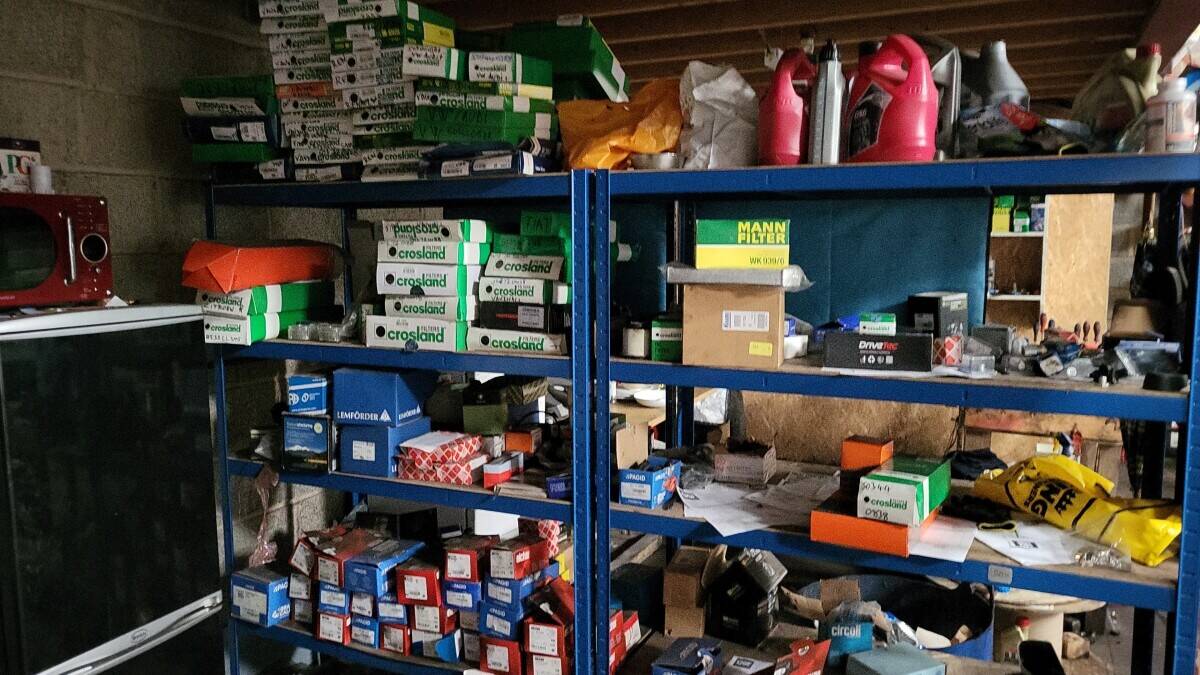 Autovehicle repair garage in Doncaster, Thorne.