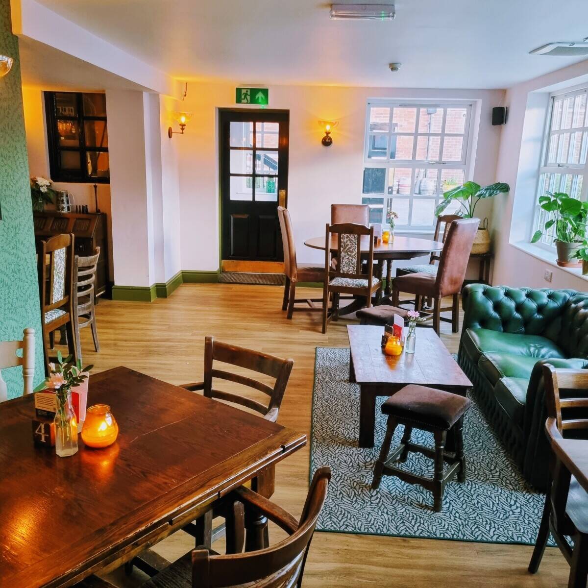 Modern, traditional free house in Nottinghamshire for sale