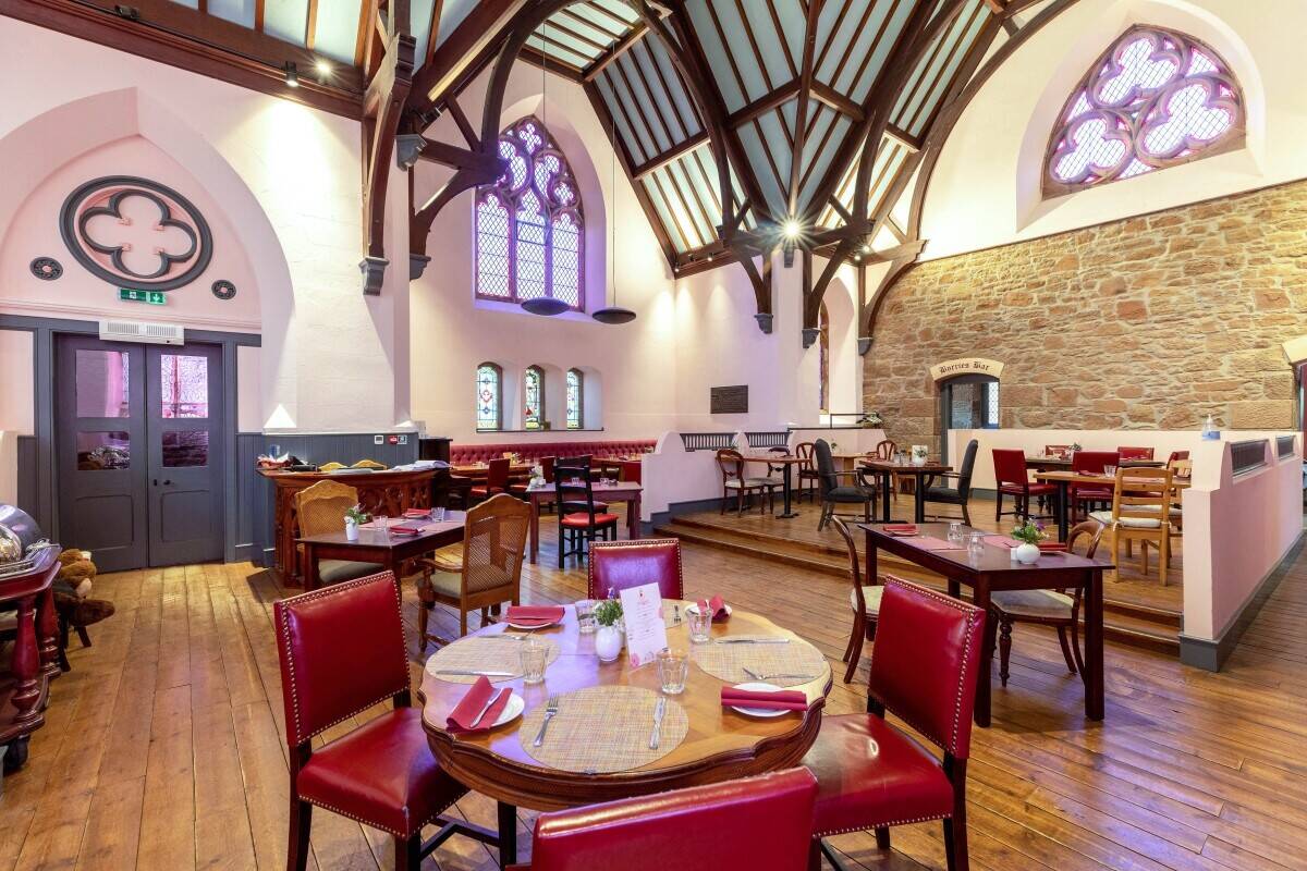 A well preserved, unique, characterful restaurant business. (ref 1572)
