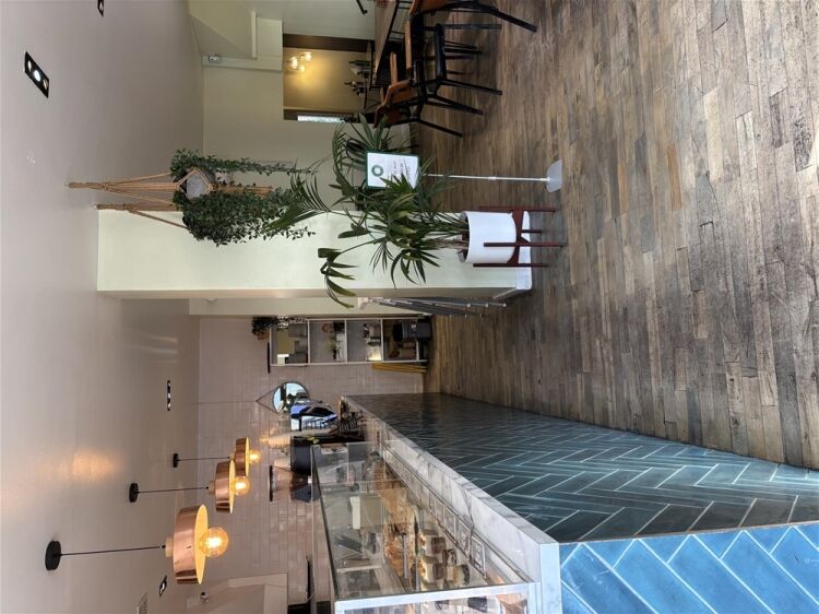 AN INDEPENDENT CAFÉ PROVIDING HEALTHY AND INDULGENT TREATS