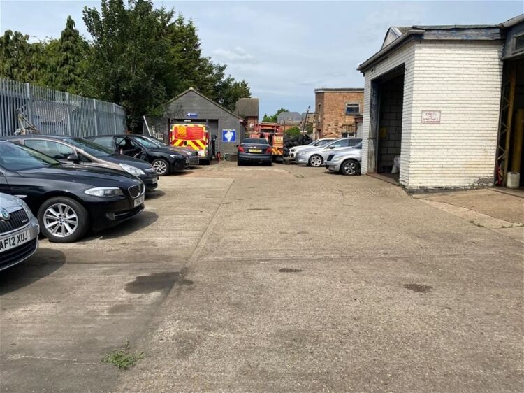 FREEHOLD  VEHICLE BREAKDOWN RECOVERY & MOT CENTRE IN EAST ANGLIA