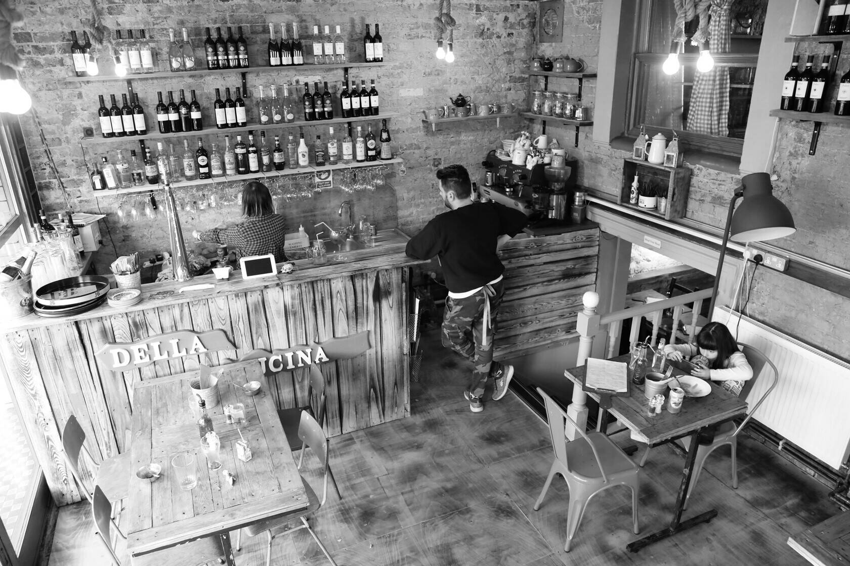 Italian Restaurant with large garden for sale in Forest hill, South East London Photo 5