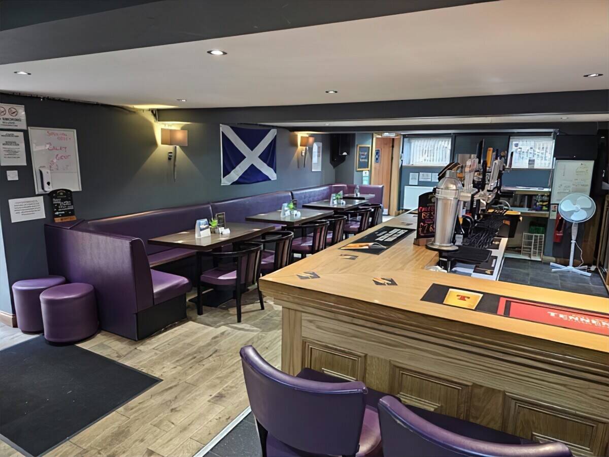 Busy North Ayrshire Village Inn with 4 bed flat close to all amenities Photo 5